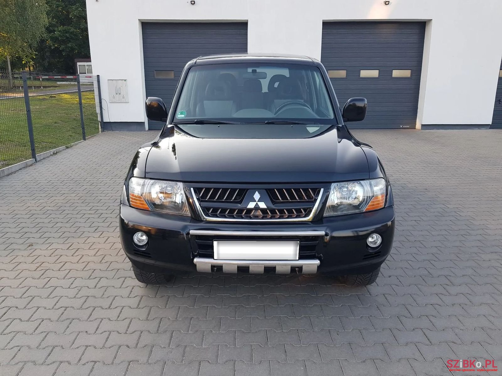 2004' Mitsubishi Pajero photo #4