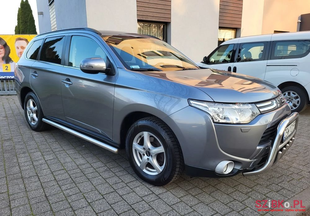 2012' Mitsubishi Outlander 2.0 Instyle Navi photo #5