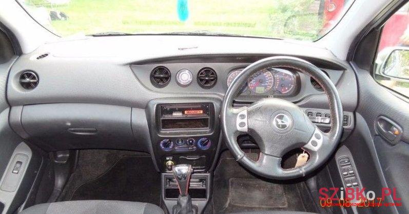 2005' Daihatsu YRV photo #2