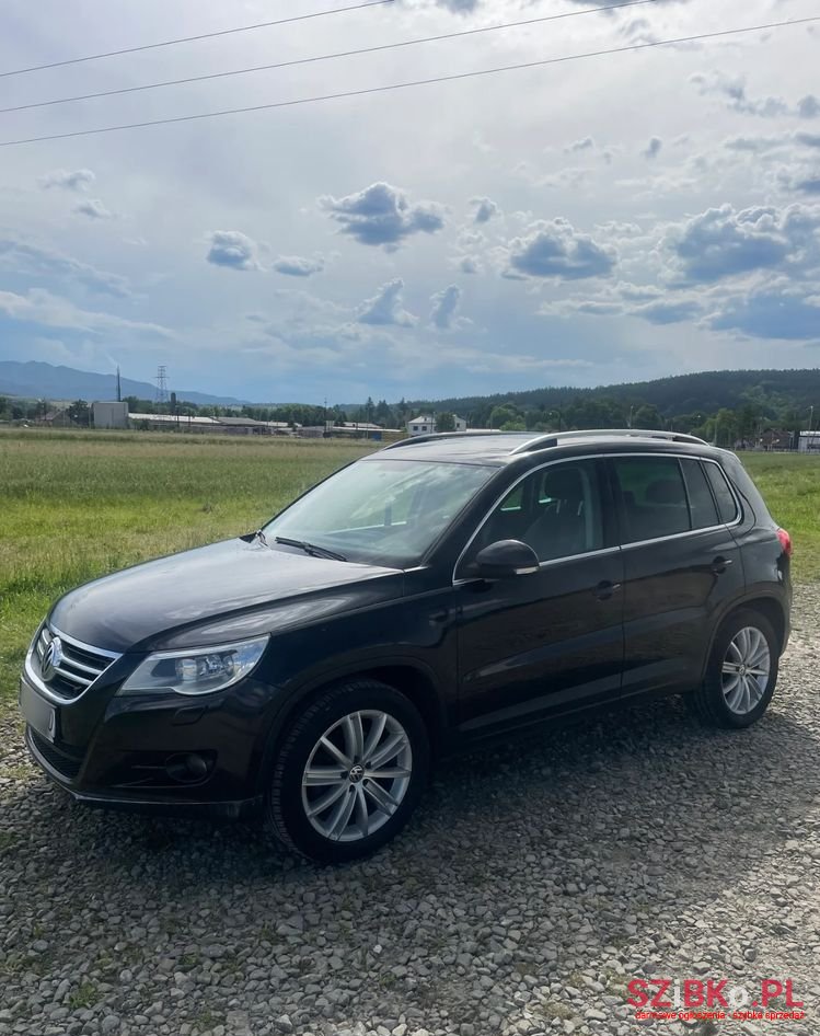 2010' Volkswagen Tiguan photo #1