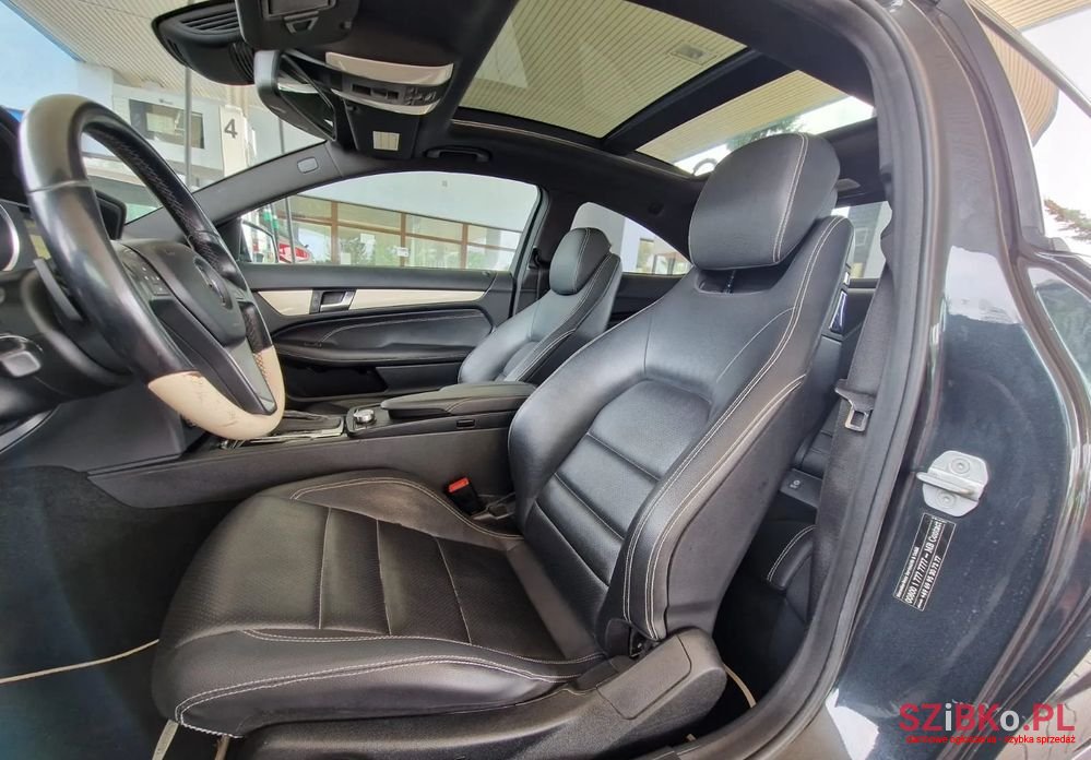2011' Mercedes-Benz C-Class 250 Coupe photo #5