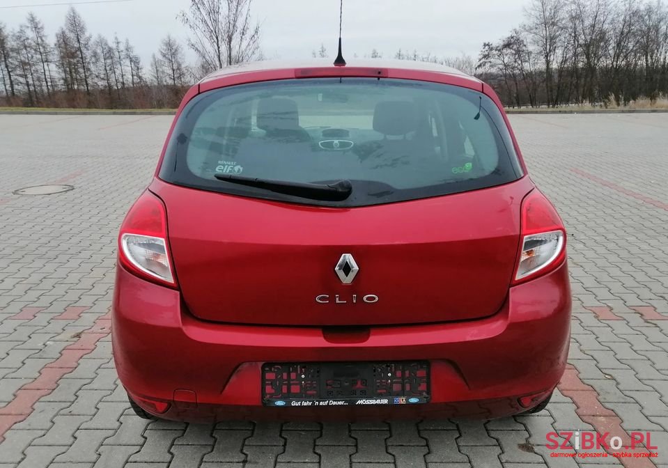 2009' Renault Clio photo #4