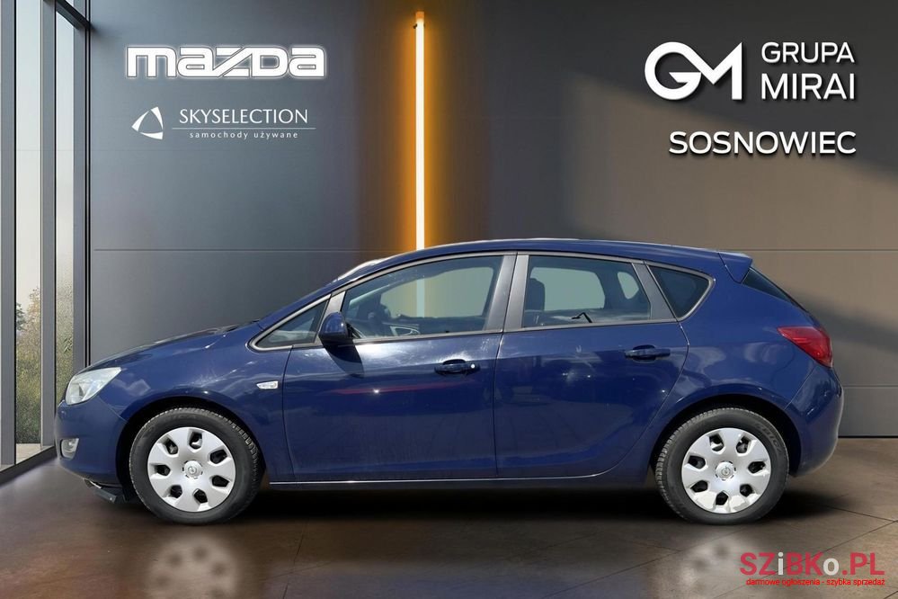 2011' Opel Astra 1.3 Cdti Cosmo S&S photo #2