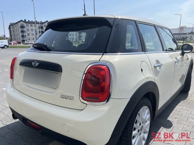 2016' MINI Cooper Standard photo #5