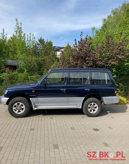 2004' Mitsubishi Pajero photo #1