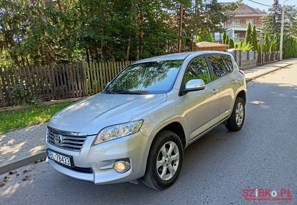 2011' Toyota RAV4 photo #2
