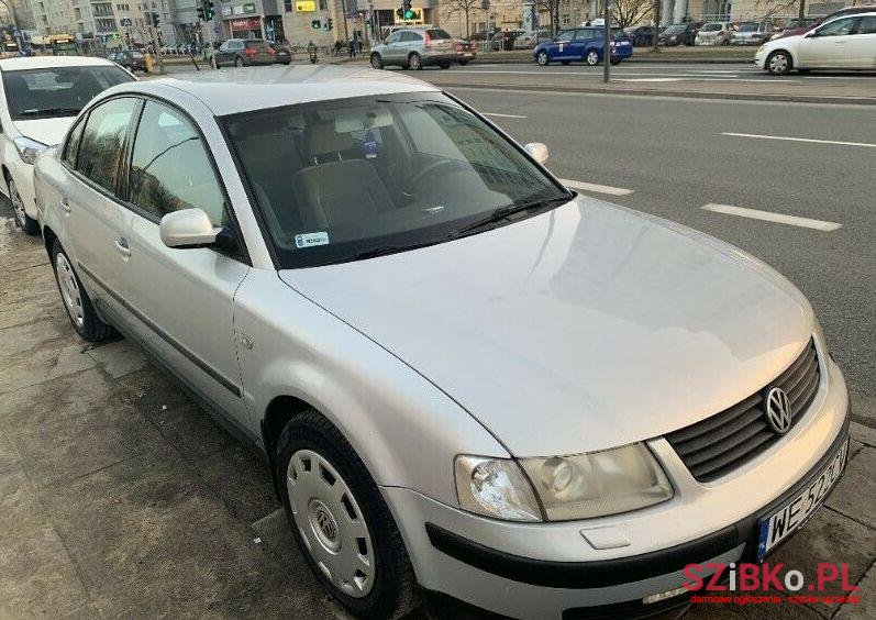 2000' Volkswagen Passat photo #1