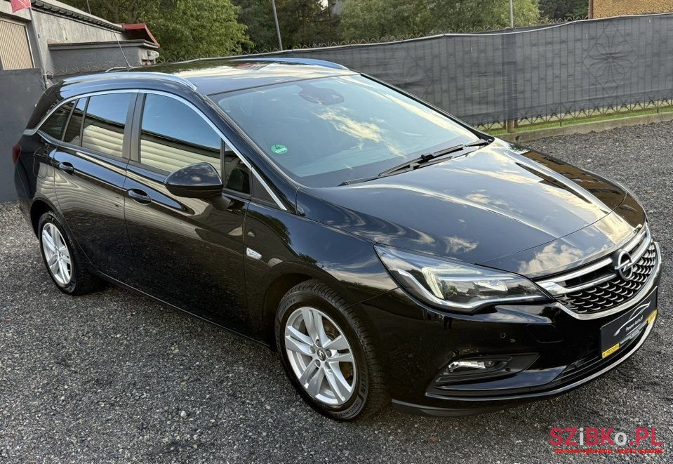 2019' Opel Astra photo #3
