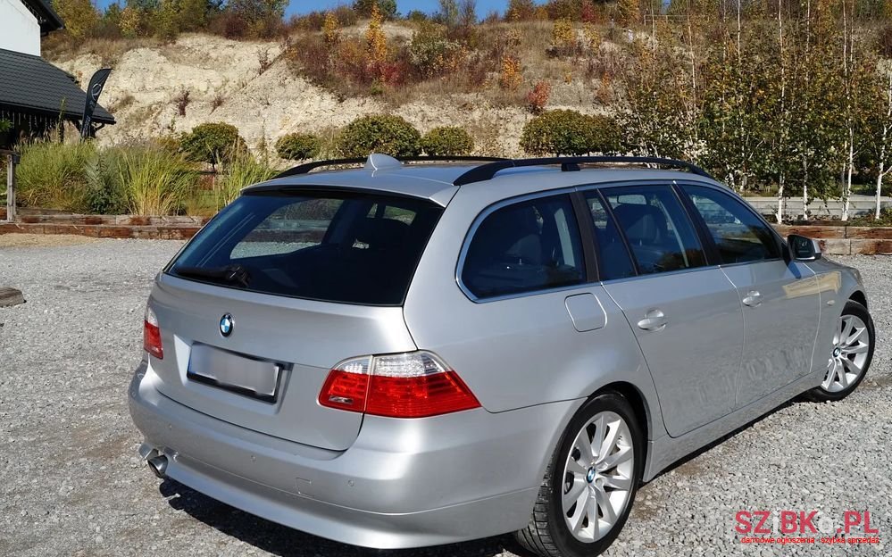 2010' BMW 5 Series photo #5