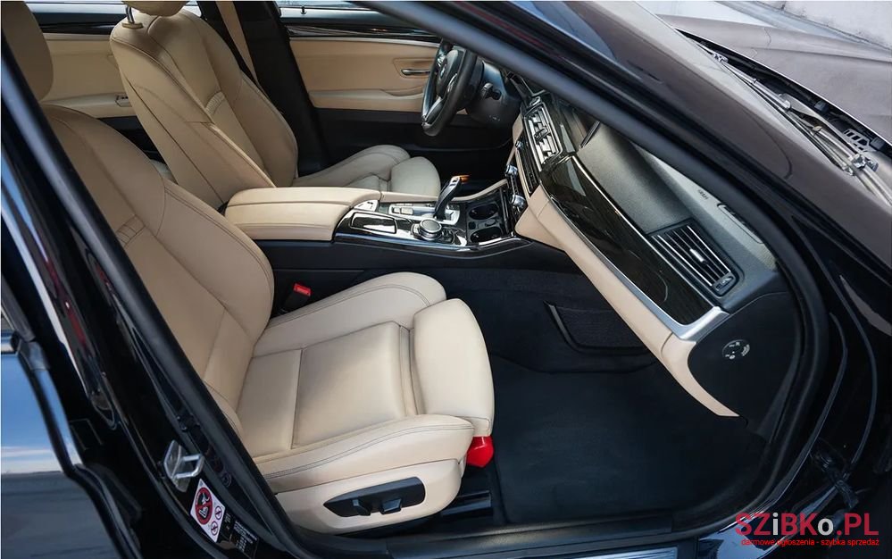 2016' BMW 5 Series 520D Xdrive photo #6