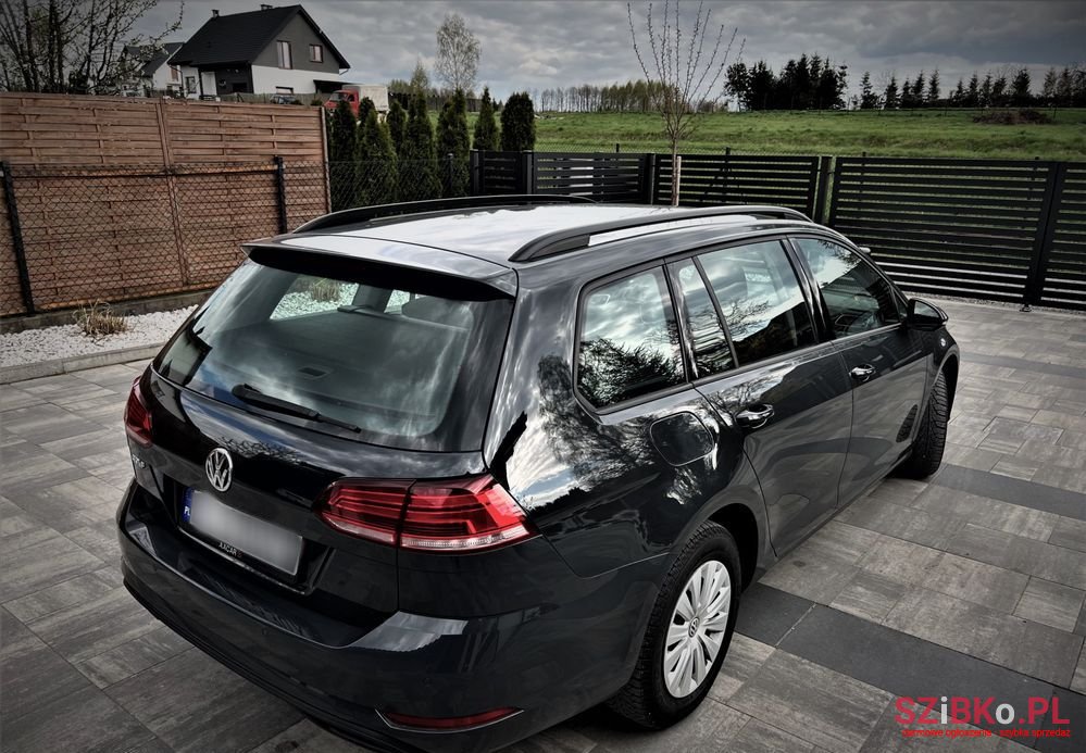 2019' Volkswagen Golf photo #6