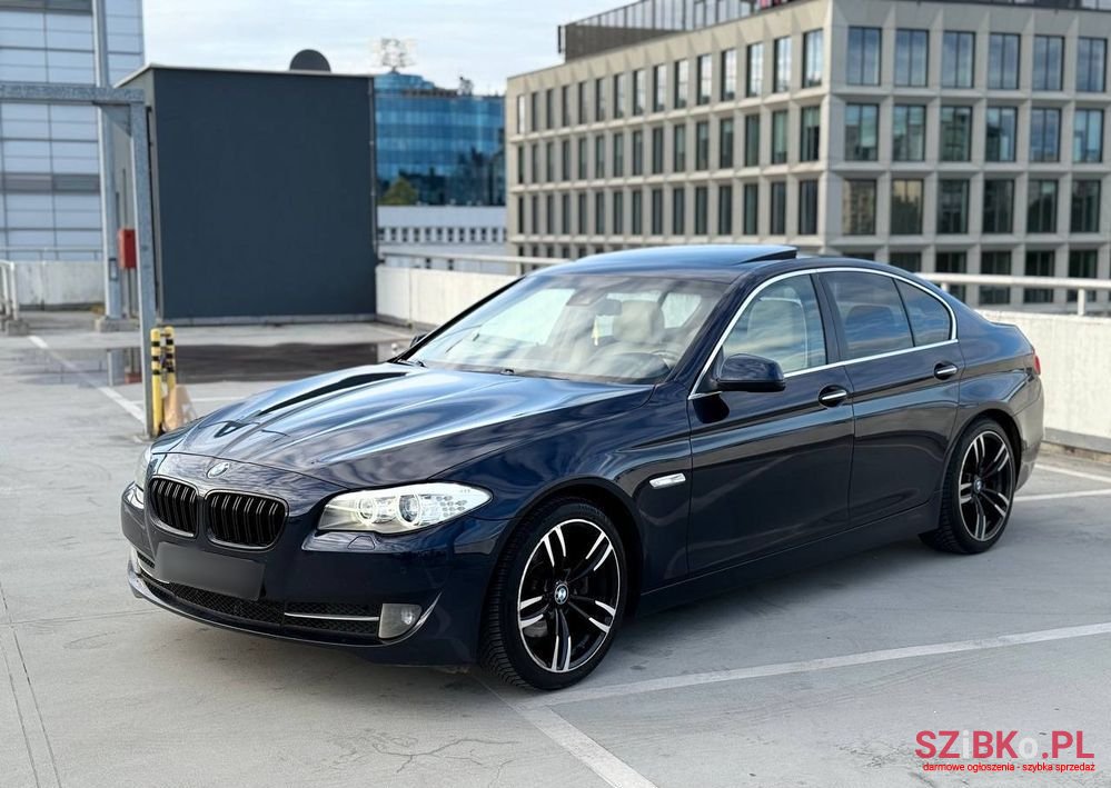 2012' BMW 5 Series 528I Luxury Line photo #1