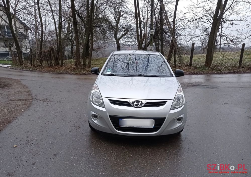 2009' Hyundai i20 1.2 Comfort photo #3