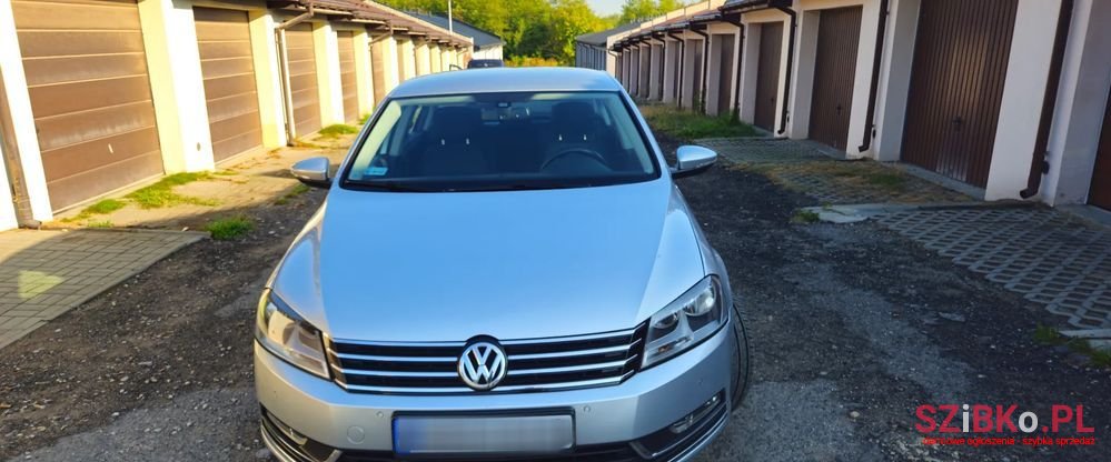 2010' Volkswagen Passat photo #1