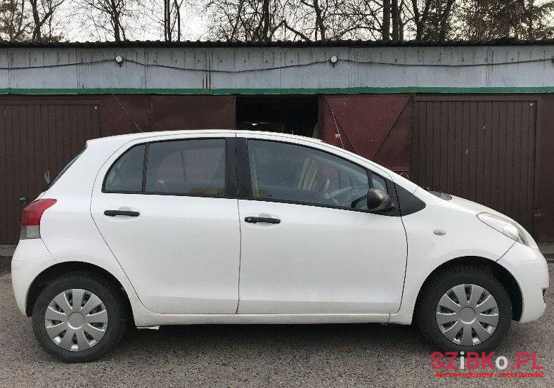 2009' Toyota Yaris photo #1