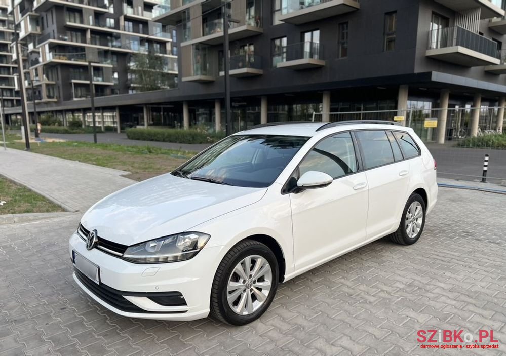 2018' Volkswagen Golf photo #3