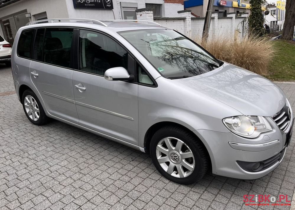 2007' Volkswagen Touran photo #3