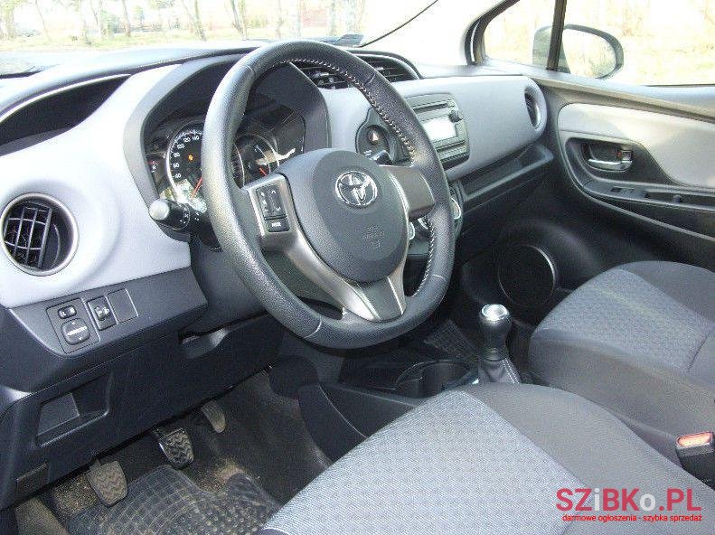 2014' Toyota Yaris photo #3