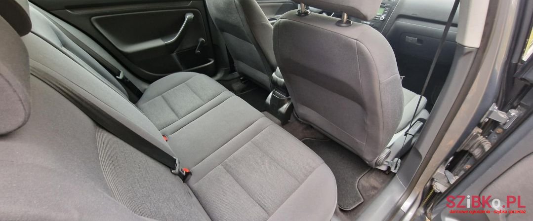 2005' Volkswagen Golf photo #5