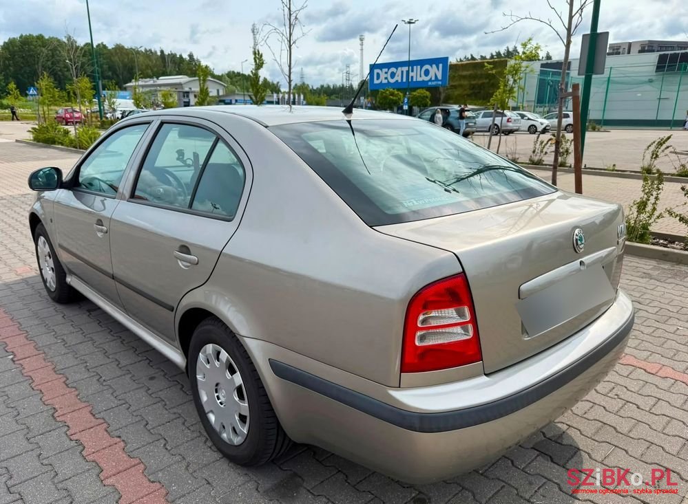 2010' Skoda Octavia 1.6 Tour photo #6