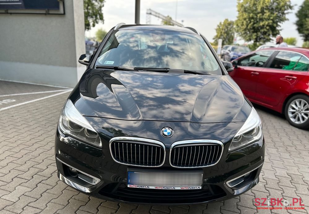 2015' BMW 2 Series 220D Gran Tourer photo #5