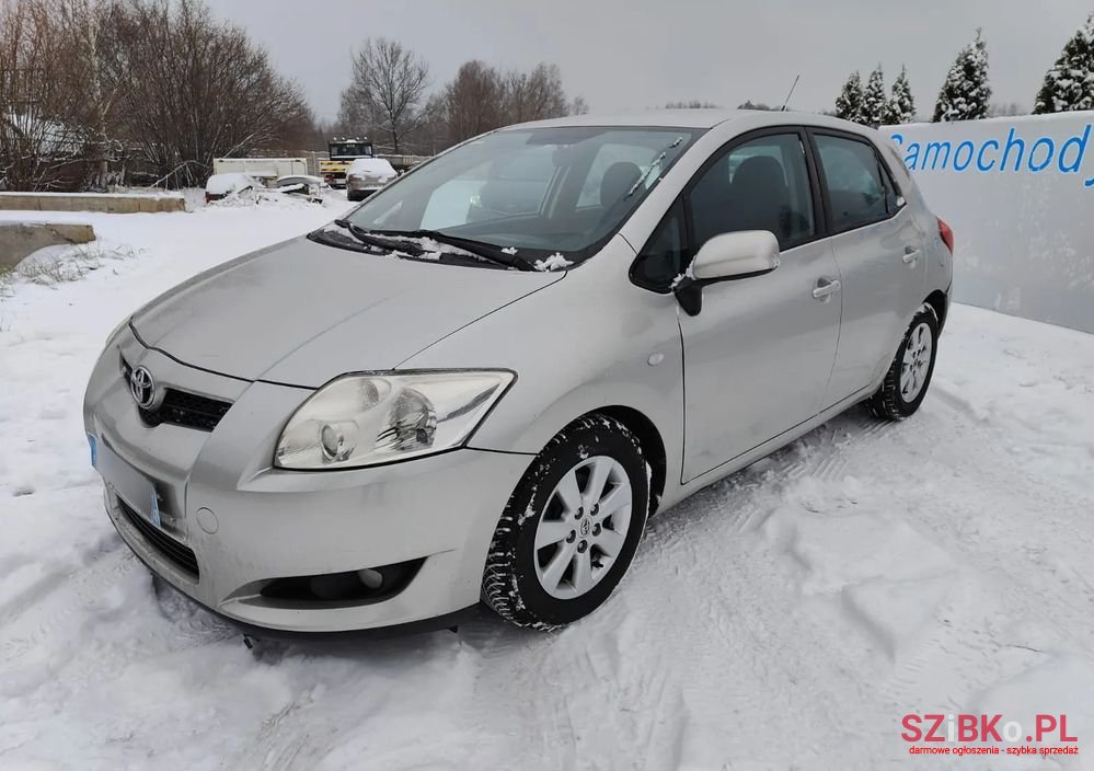 2009' Toyota Auris photo #3