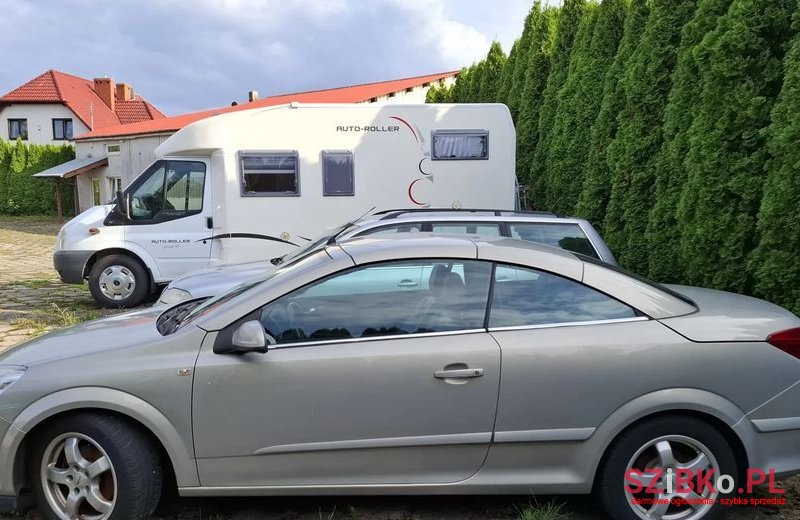 2007' Opel Astra Twintop photo #3