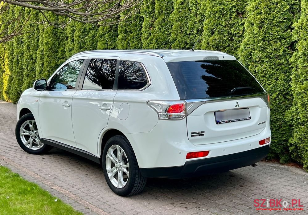 2015' Mitsubishi Outlander 2.0 Intense 2Wd photo #3