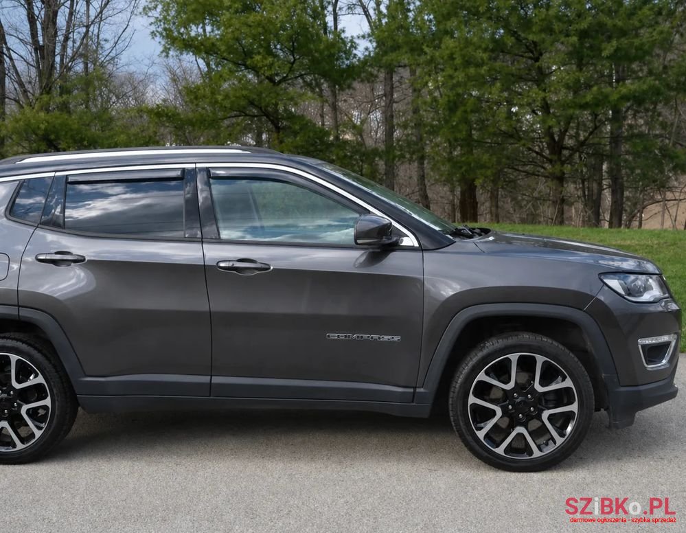 2022' Jeep Compass photo #2