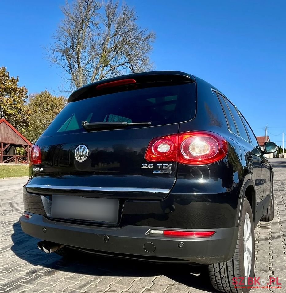 2010' Volkswagen Tiguan photo #2