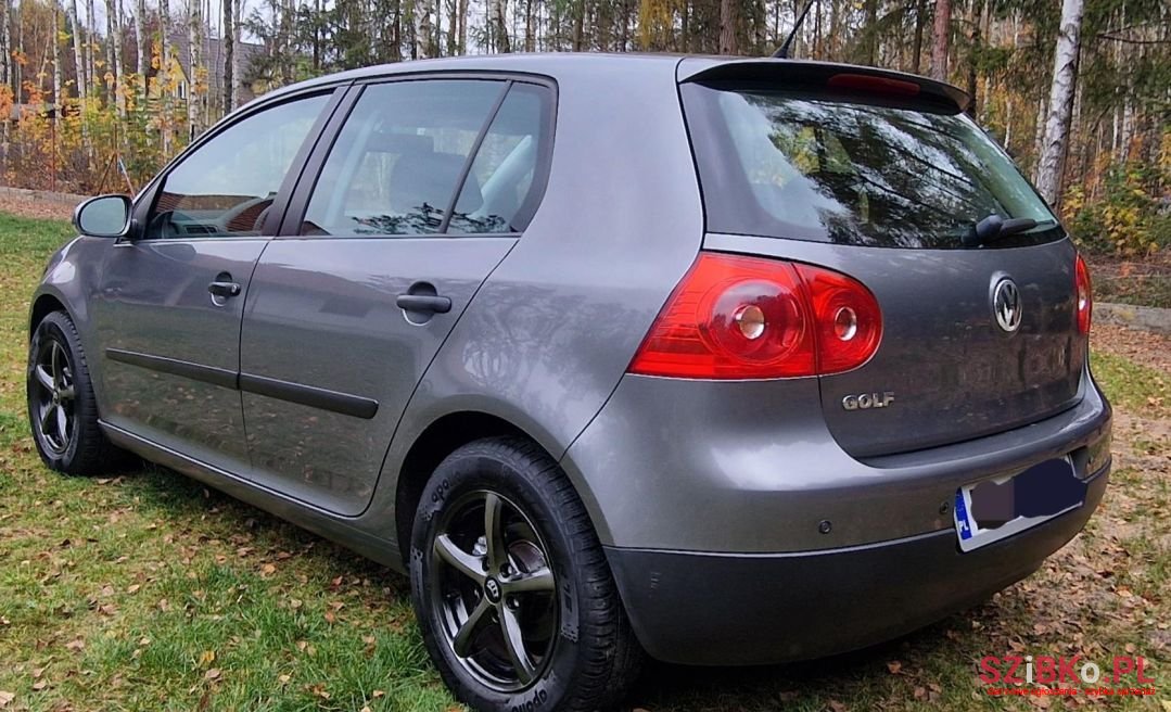 2005' Volkswagen Golf photo #4