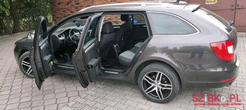 2011' Skoda Superb photo #3