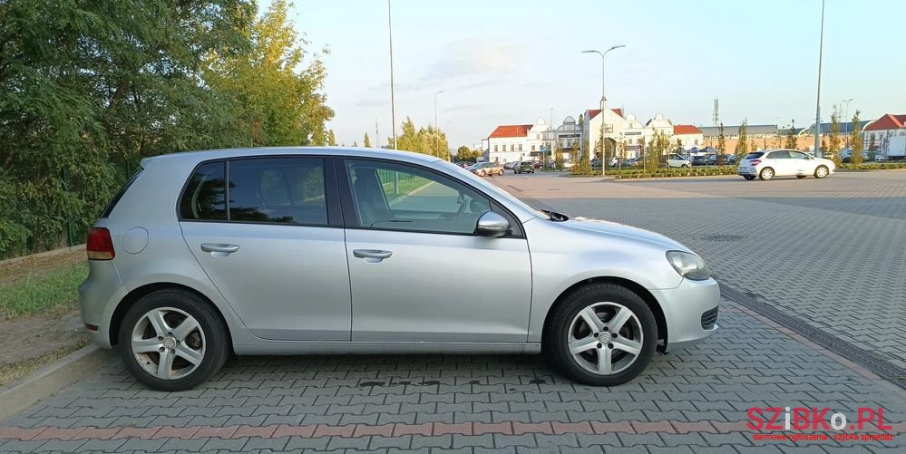 2010' Volkswagen Golf photo #3