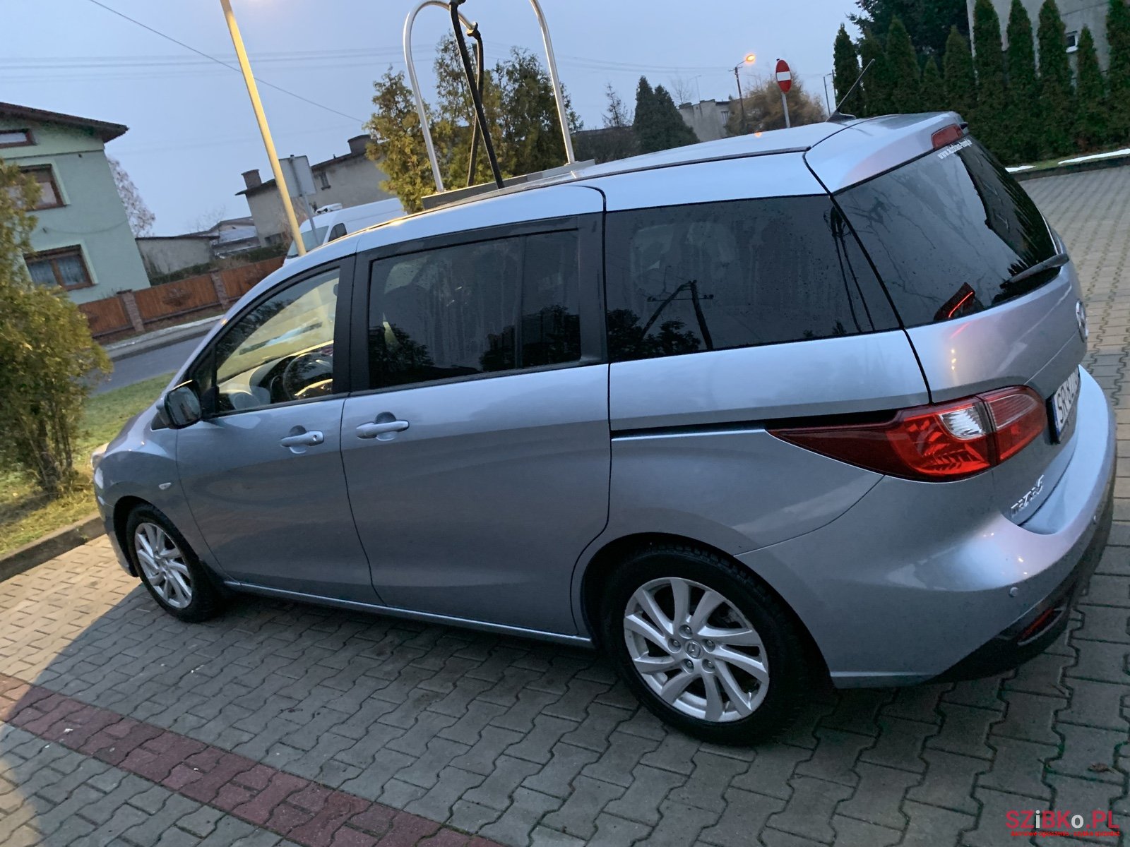 2011' Mazda 5 photo #2