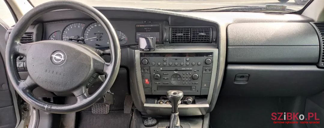 2002' Opel Omega photo #5