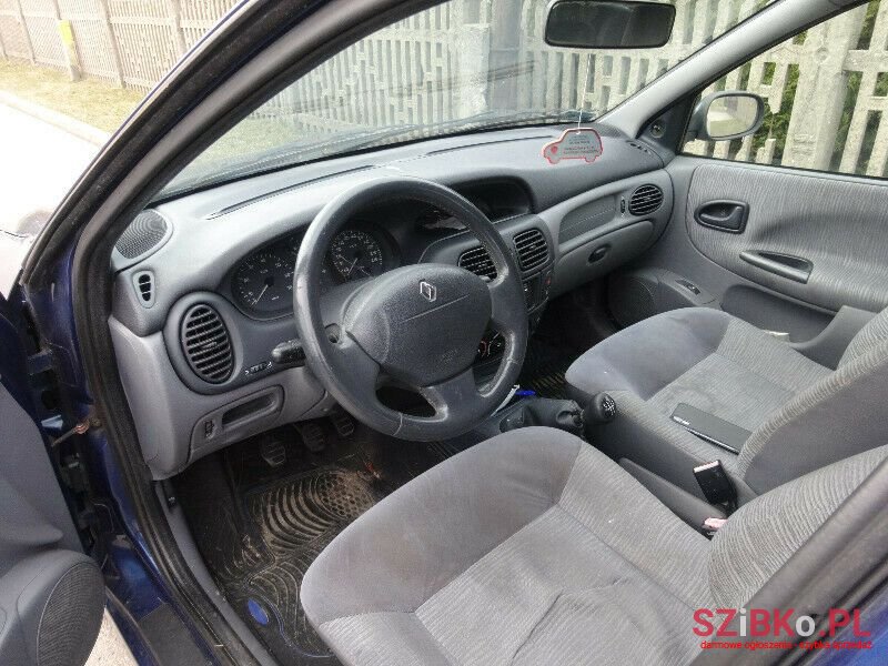 2001' Renault Megane photo #6