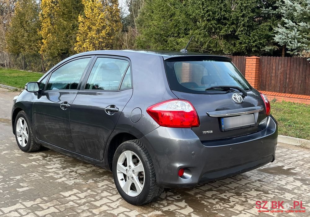 2011' Toyota Auris 2.0 D-4D photo #3