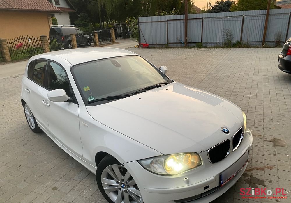 2010' BMW 1 Series 120D photo #1