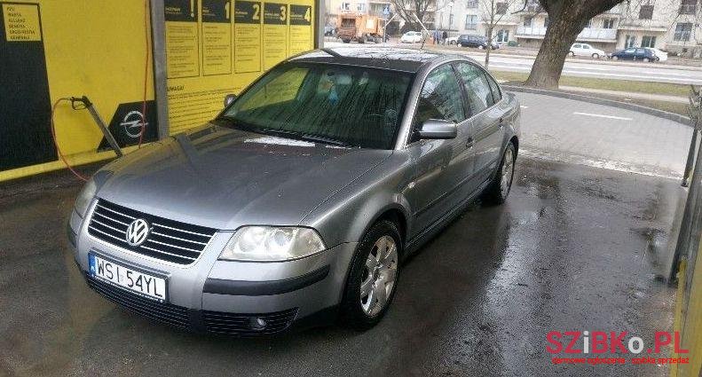 2002' Volkswagen Passat photo #2