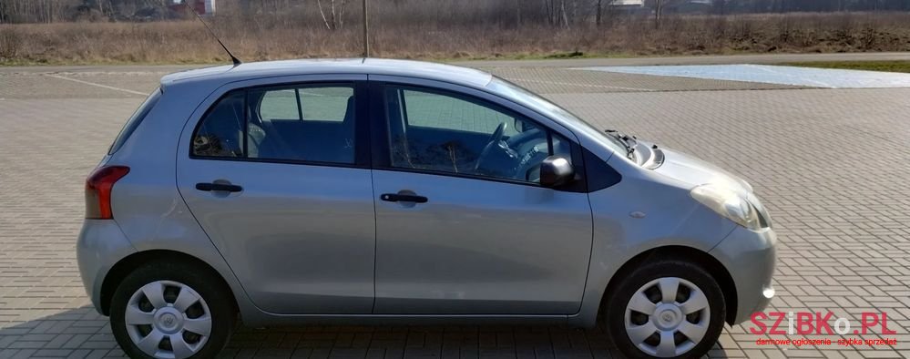 2008' Toyota Yaris photo #4