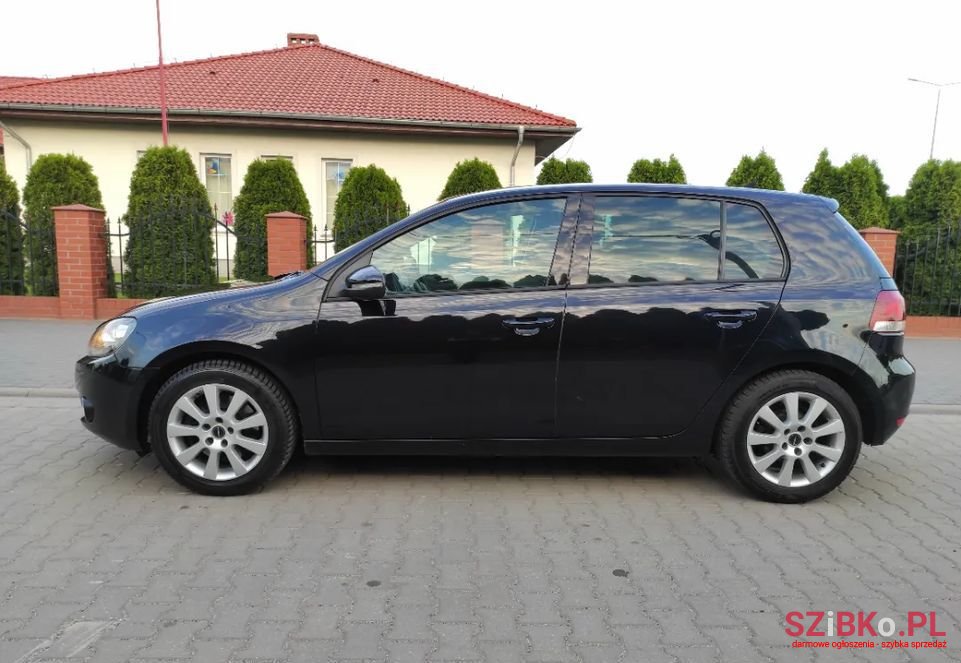 2009' Volkswagen Golf photo #4