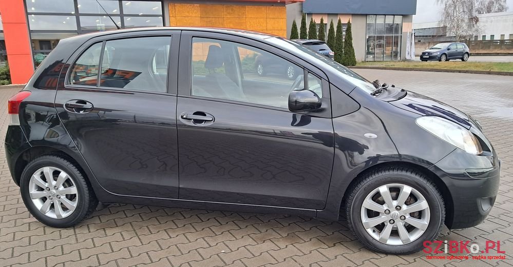 2009' Toyota Yaris photo #3