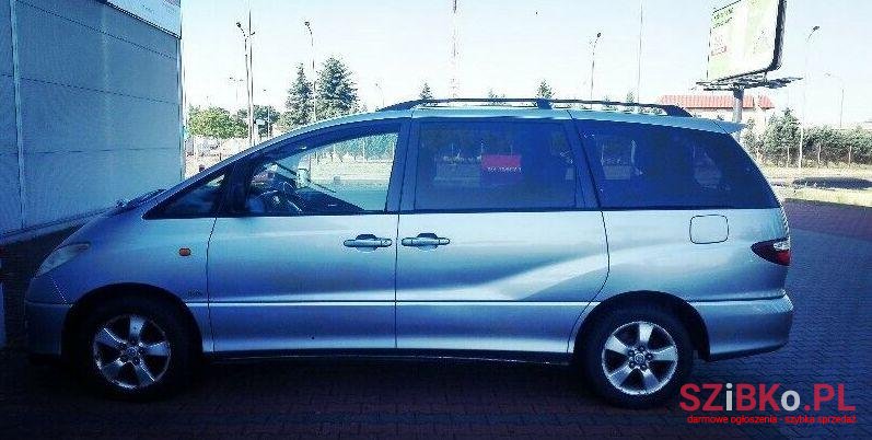 2002' Toyota Previa photo #1