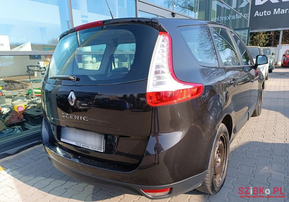 2010' Renault Grand Scenic photo #2