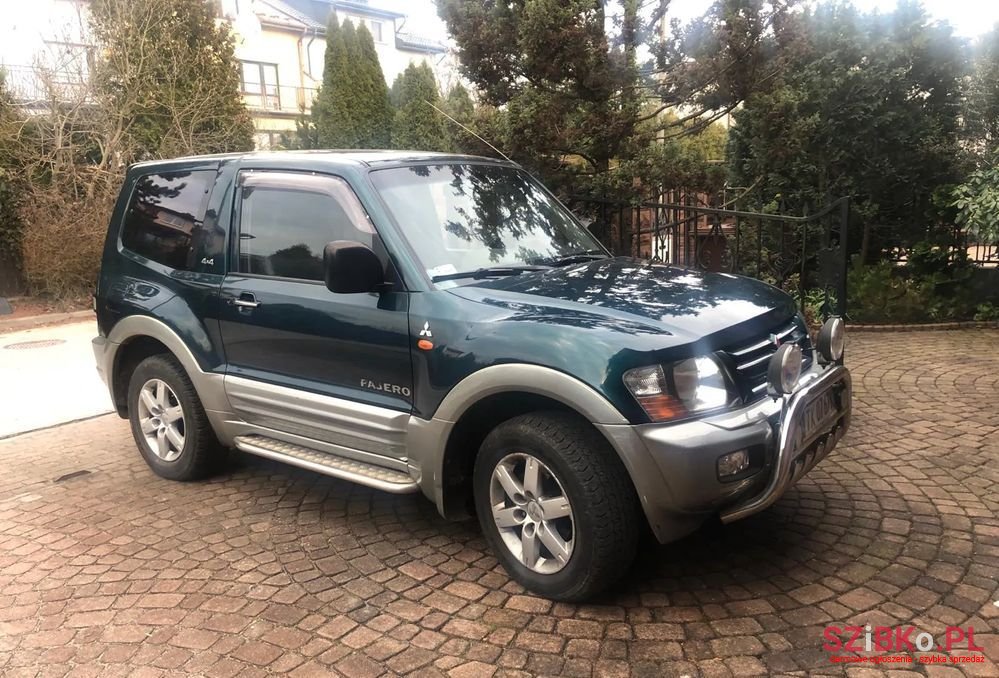 2000' Mitsubishi Pajero photo #1