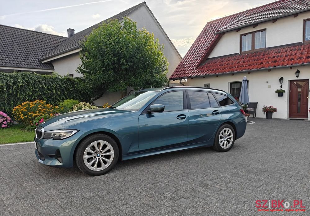 2021' BMW 3 Series 320D Advantage photo #2