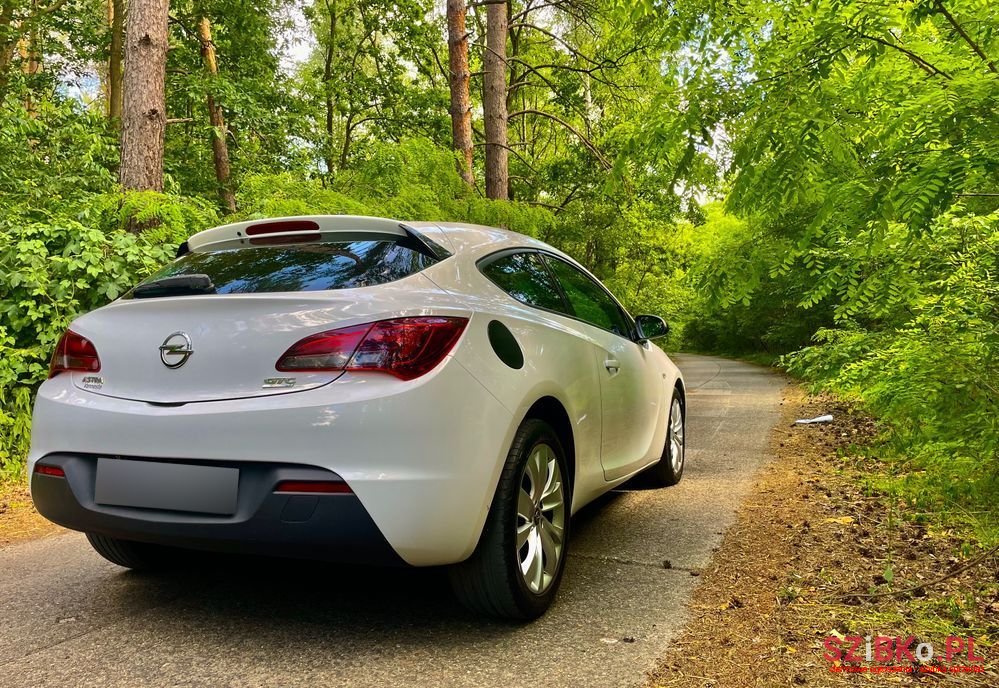 2013' Opel Astra photo #4