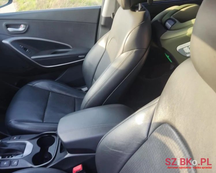 2014' Hyundai Santa Fe 2.0 T Sport Utility photo #5