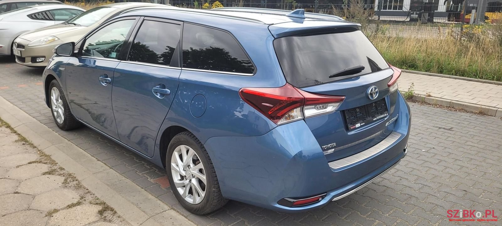2016' Toyota Auris photo #2