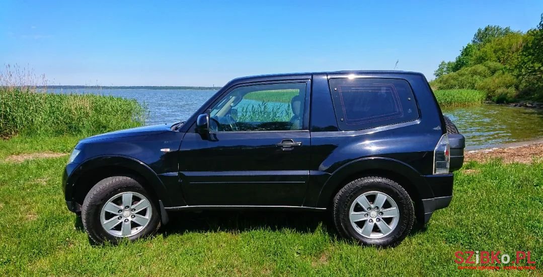2007' Mitsubishi Pajero photo #3